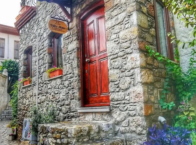 Metis Stone Home